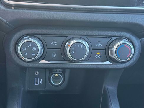 Used 2025 Nissan Versa S w/ Trunk Package image 27