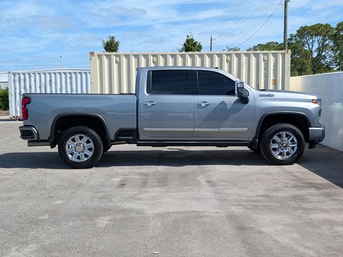 Used 2024 Chevrolet Silverado 2500 High Country w/ High Country Premium Package image 3