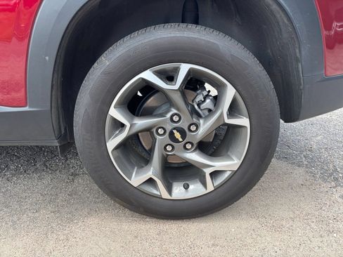 Used 2025 Chevrolet Trax LT FWD image 24
