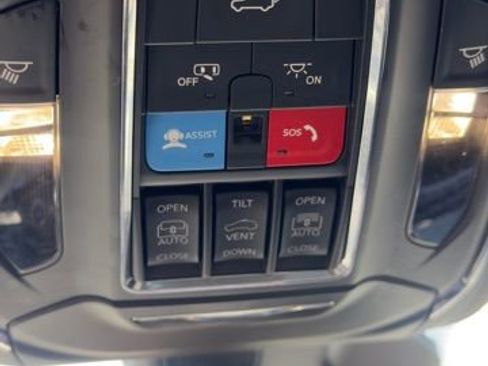 Used 2022 Jeep Grand Cherokee Limited 4xe w/ Luxury Tech Group II image 17