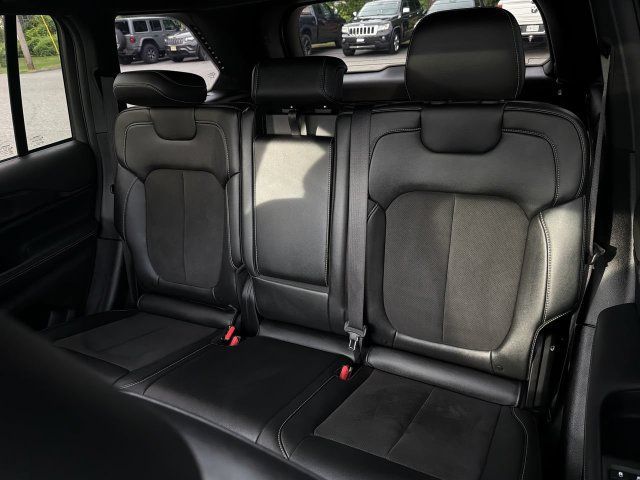 Used 2023 Jeep Grand Cherokee Altitude AWD/4WD image 23