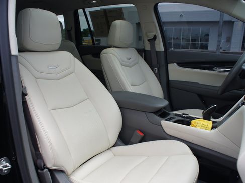 Used 2021 Cadillac XT6 Premium Luxury FWD image 25