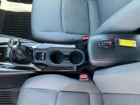 Used 2022 Toyota Corolla SE FWD image 27