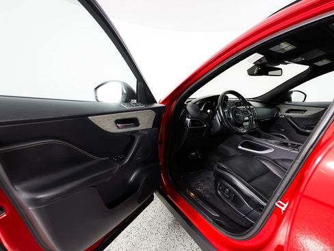 Used 2017 Jaguar F-PACE S image 25