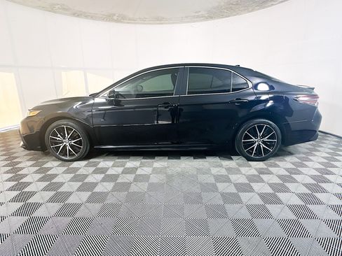 Used 2023 Toyota Camry SE w/ Convenience Package FWD image 6