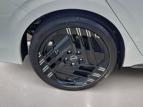 Used 2026 Nissan Sentra SR w/ Floor Mat Package FWD image 7