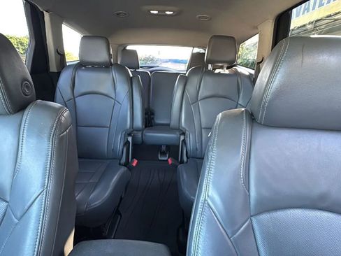 Used 2018 Buick Enclave Essence FWD image 13