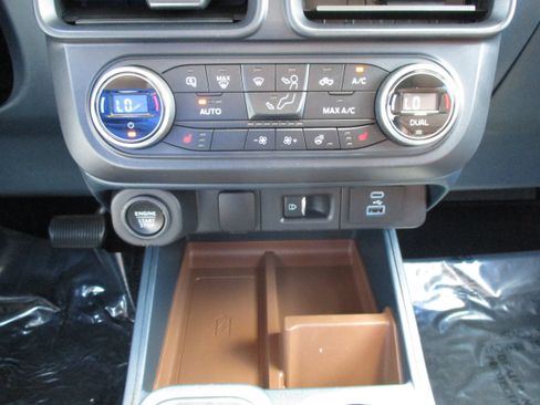 Used 2022 Ford Maverick Lariat w/ Lariat Luxury Package FWD image 30