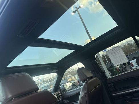 Used 2024 Ford Expedition Limited image 18