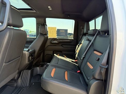 Used 2024 GMC Sierra 2500 AT4 w/ AT4 Premium Plus Package AWD/4WD image 12