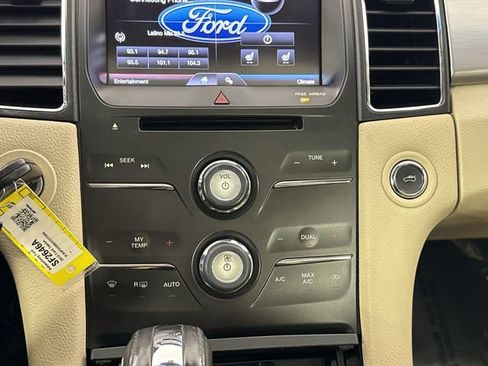Used 2013 Ford Taurus SEL image 9