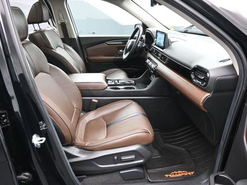 Used 2025 Honda Pilot Elite image 16