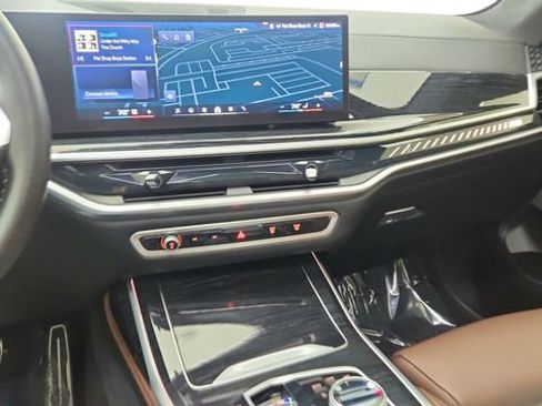 Used 2025 BMW X7 M60i image 50