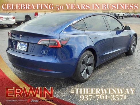 Used 2021 Tesla Model 3 Standard Range Plus image 3