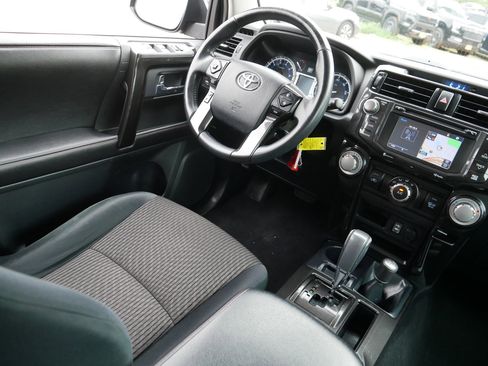 Used 2015 Toyota 4Runner Trail AWD/4WD image 9