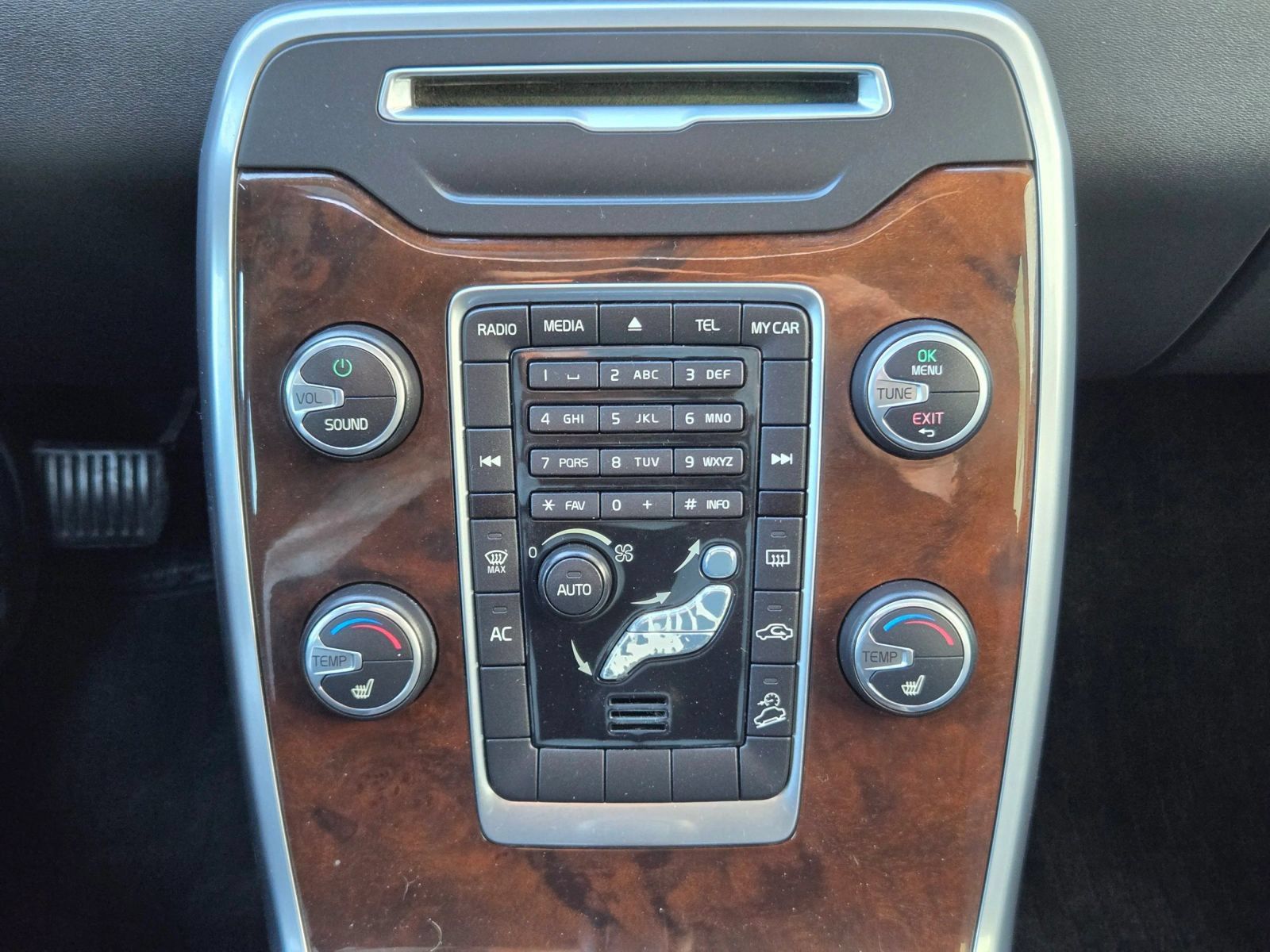 Used 2013 Volvo XC70 3.2 AWD/4WD image 27