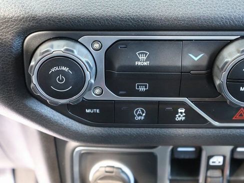 Used 2025 Jeep Gladiator Sport image 28