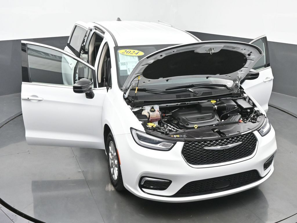 Used 2024 Chrysler Pacifica Touring-L FWD image 65