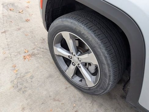 Used 2022 Jeep Grand Cherokee Limited image 7