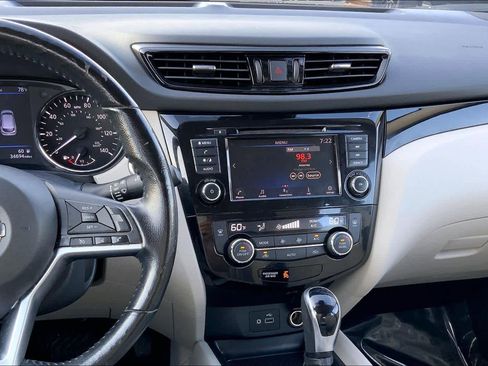 Used 2022 Nissan Rogue Sport SV FWD image 7