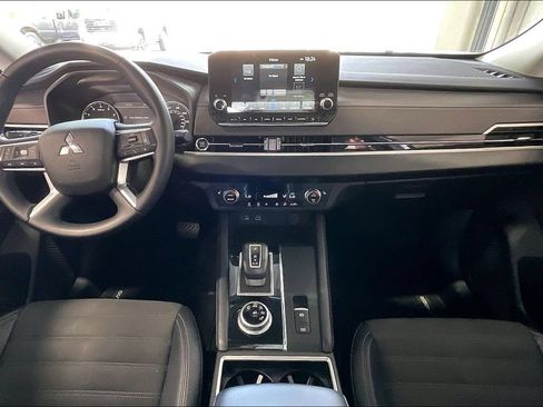 Used 2024 Mitsubishi Outlander SE FWD image 6