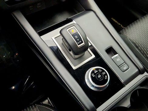 Used 2022 Mitsubishi Outlander ES image 16