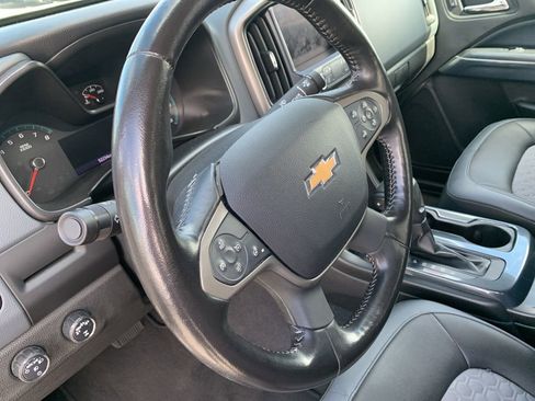 Used 2020 Chevrolet Colorado Z71 AWD/4WD image 17