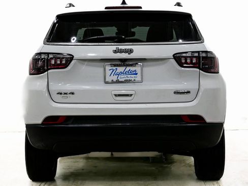 Used 2022 Jeep Compass Latitude w/ Sun and Sound Group image 8