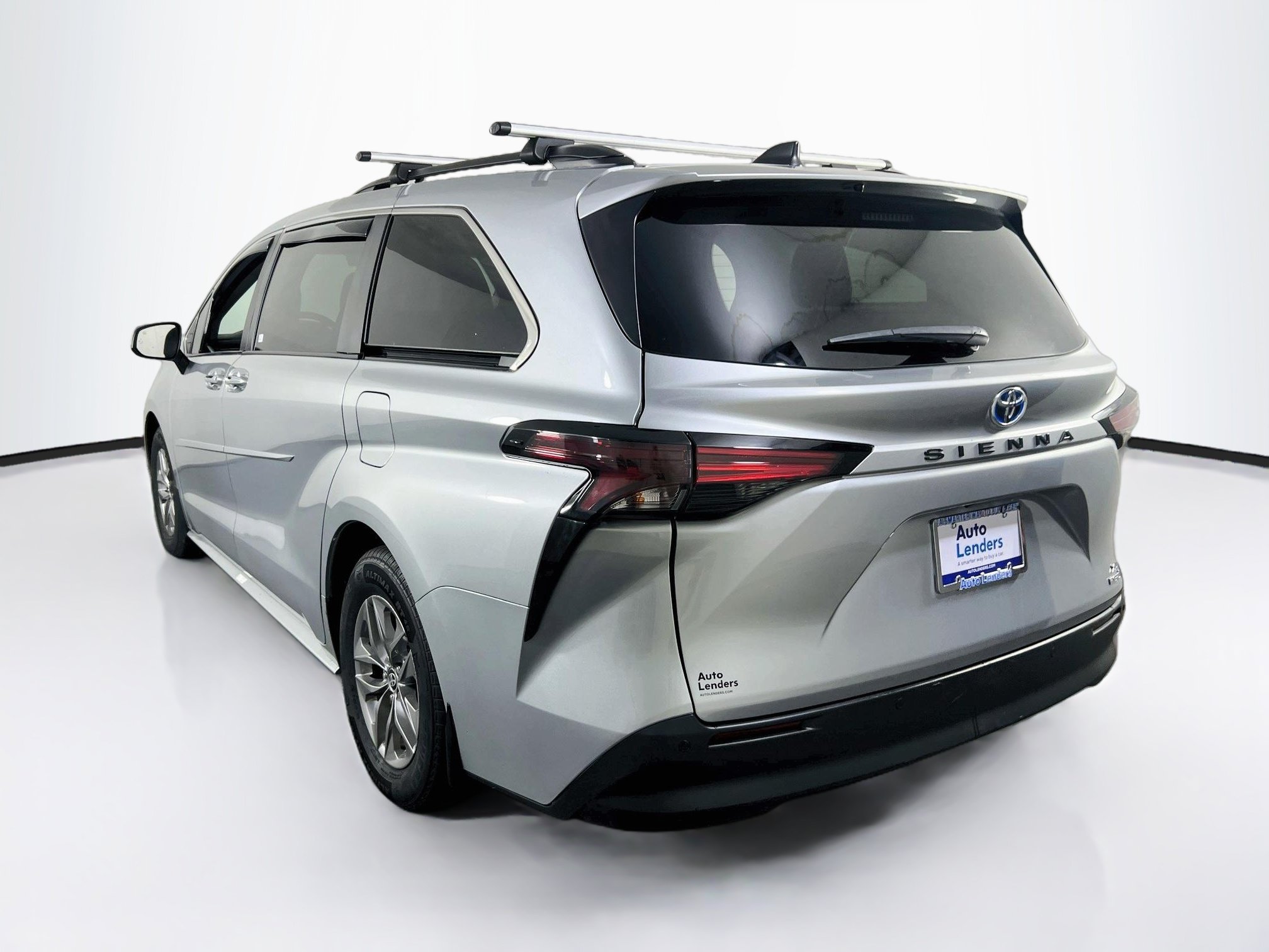Used 2024 Toyota Sienna XLE FWD image 7