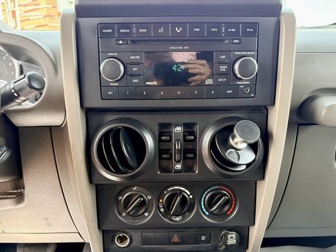 Used 2007 Jeep Wrangler Unlimited Sahara AWD/4WD image 14