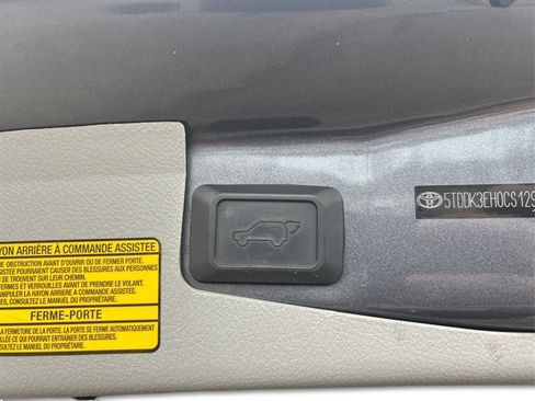 Used 2012 Toyota Highlander Limited w/ Tow Pkg AWD/4WD image 19