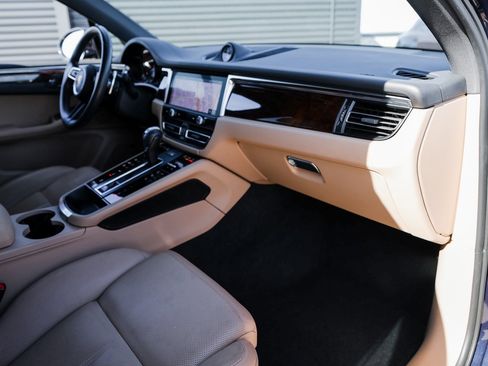 Certified 2022 Porsche Macan S image 29