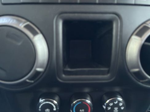 Used 2018 Jeep Wrangler Unlimited Sport w/ Connectivity Group AWD/4WD image 30