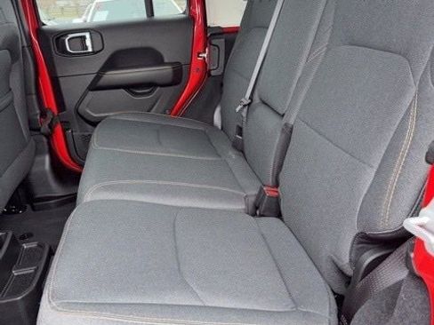 Used 2025 Jeep Wrangler Sahara 4xe image 7