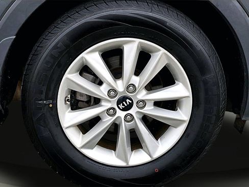 Used 2020 Kia Sorento LX image 34