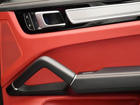 Used 2023 Porsche Cayenne Platinum Edition image 53