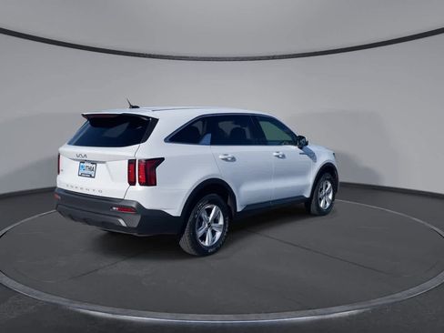 Used 2022 Kia Sorento LX AWD/4WD image 3