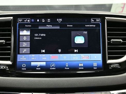 Used 2023 Chrysler Pacifica Touring-L FWD image 33
