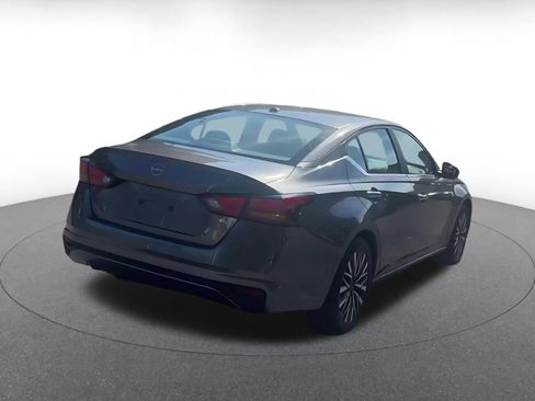 Used 2025 Nissan Altima 2.5 SV FWD image 11
