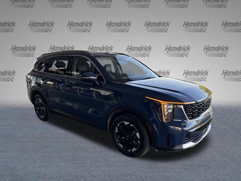 Used 2024 Kia Sorento S FWD image 2