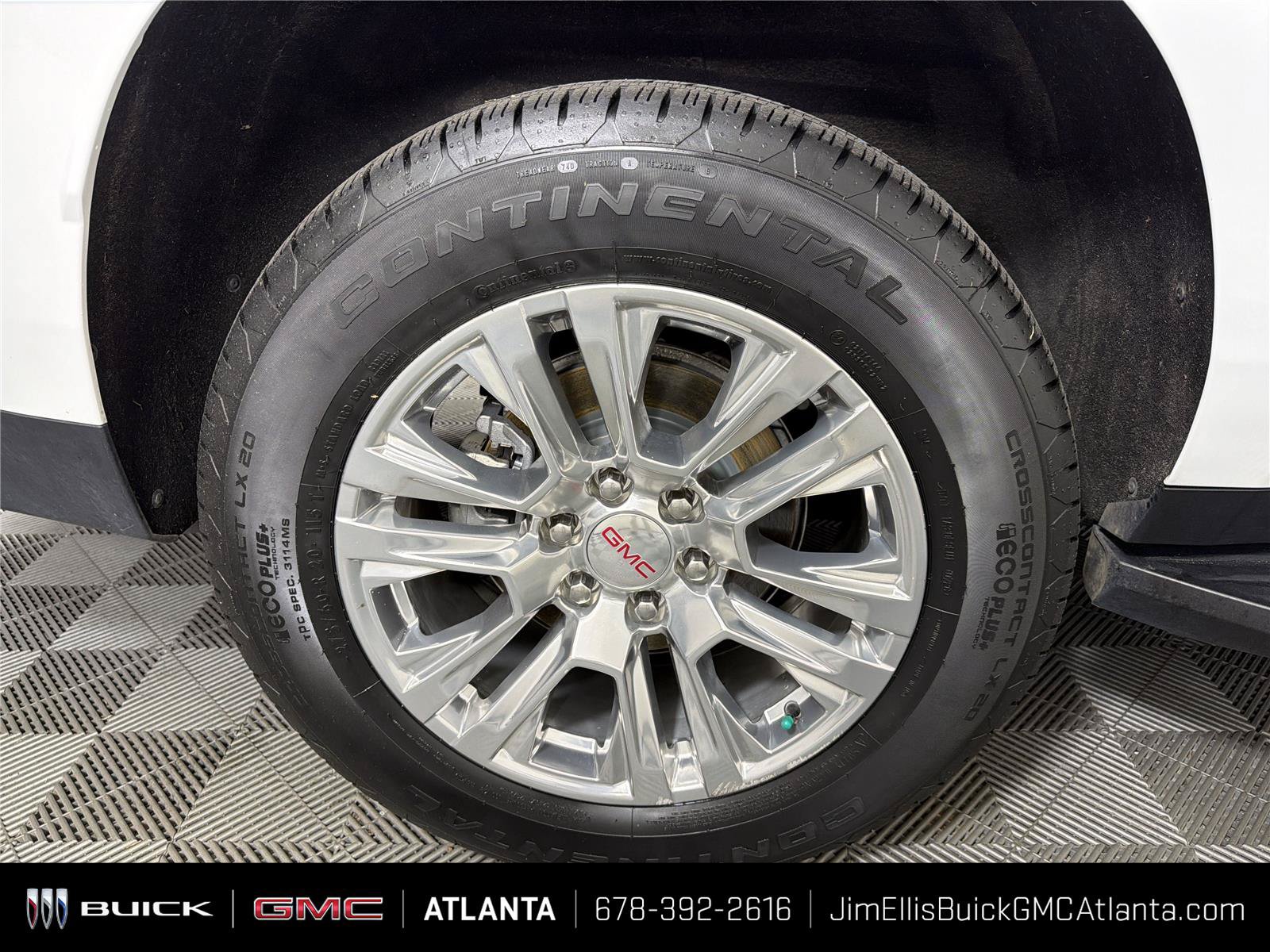 Used 2024 GMC Yukon XL Denali RWD image 16