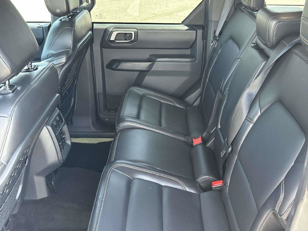 Used 2025 Ford Bronco Badlands AWD/4WD image 12