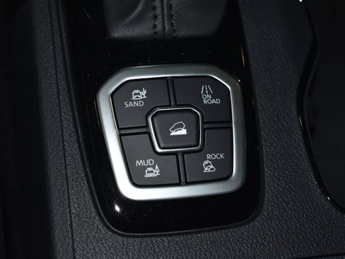 New 2026 Nissan Frontier SV w/ Tow Package AWD/4WD image 16