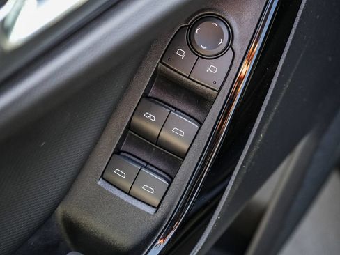 Used 2025 Chevrolet Equinox LT w/ Safety and Technology Package FWD image 18