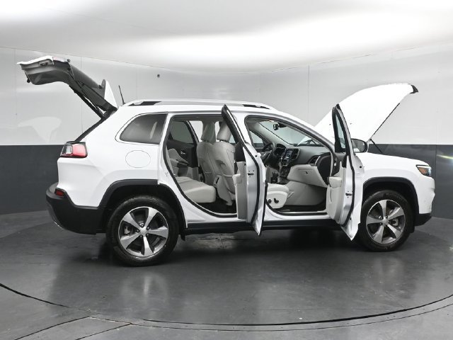 Used 2021 Jeep Cherokee Limited w/ Trailer Tow Group AWD/4WD image 56