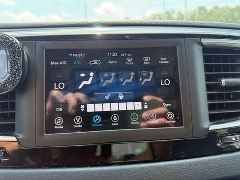 Used 2020 Chrysler Pacifica Touring-L FWD image 14
