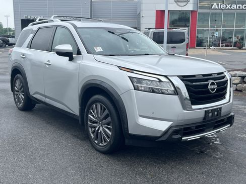 Used 2023 Nissan Pathfinder SL w/ SL Premium Package AWD/4WD image 1