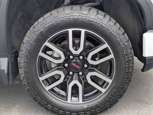 Used 2024 GMC Sierra 1500 AT4 w/ Technology Package AWD/4WD image 11