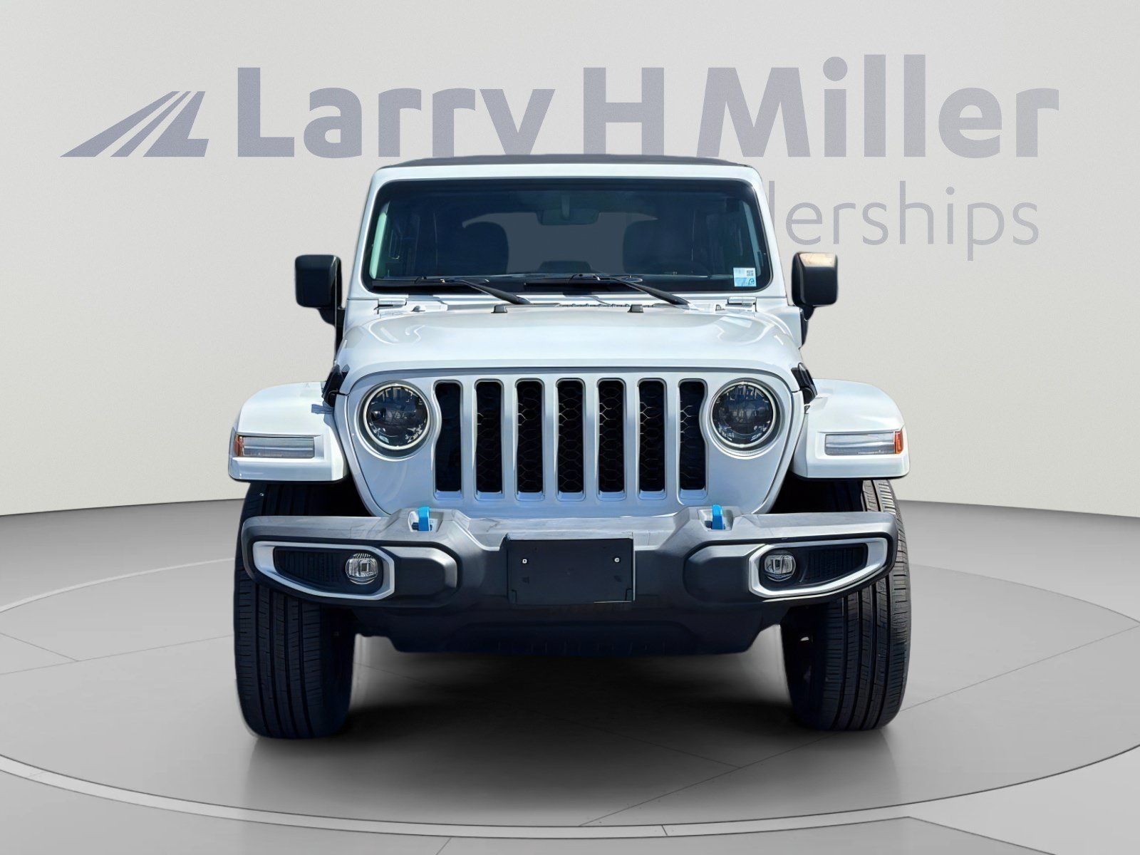 Used 2023 Jeep Wrangler Unlimited Sahara AWD/4WD image 9