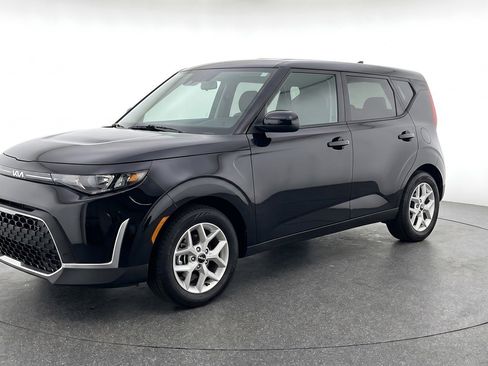 Used 2025 Kia Soul LX w/ LX Technology Package FWD image 3